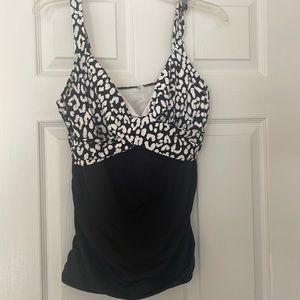 Lands End tankini with underwire Black & white size 14